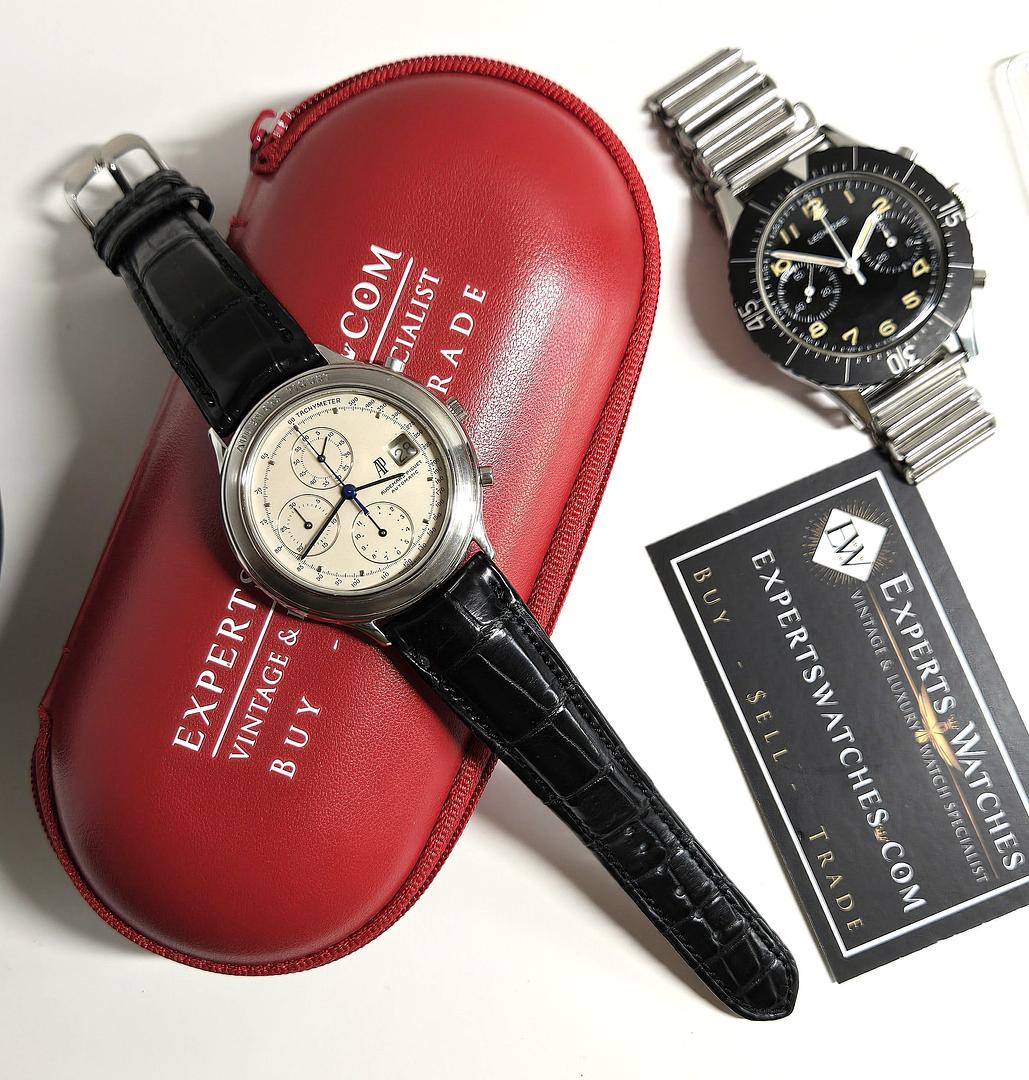 Travel-ready case that actually protects your pieces — Experts Watches Travel Service Case - Red Watch Box with Foam Inserts - $15.99. Stash up to a couple watches, drop it in your bag, and forget about scratches. Low-key flex in a bright red finish. 👊

You can find it through the link in our bio. 🚀

#WatchCase #TravelCase #WatchStorage #TravelAccessories #RedWatchBox #WatchGear #CarryCase