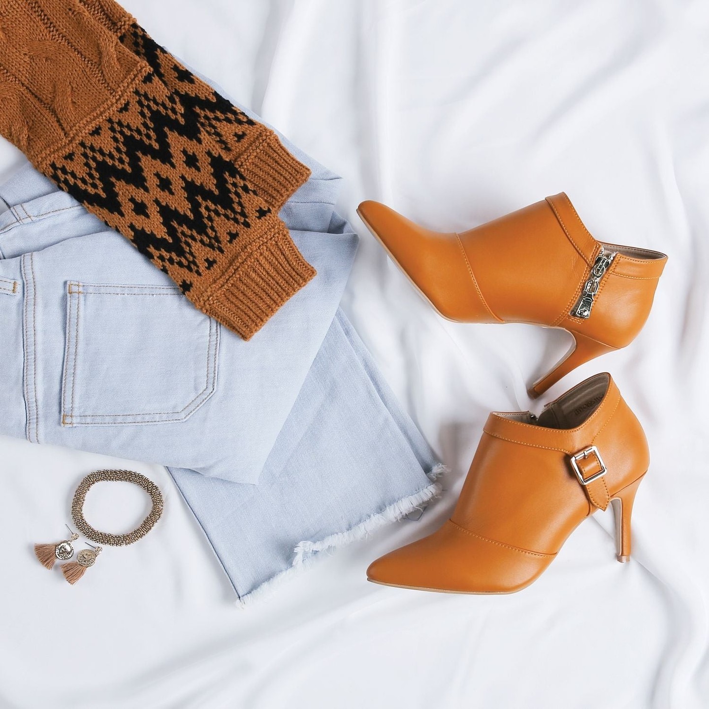 A capsule wardrobe — a curated collection of versatile pieces that mix and match across multiple outfits — is one of the most practical approaches to building a functional summer wardrobe without overspending or overcrowding your wardrobe. In 2026, the UK summer capsule has a ...