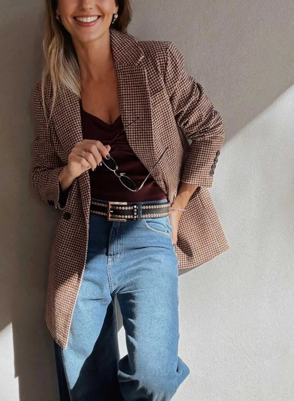 100% polyester means this blazer works as hard as you do—sharp, structured, and ready for anything.

That classic houndstooth pattern? Timeless. The fitted silhouette? Figure-flattering. Whether you're heading to the office or stepping out for smart-casual vibes, this brown beauty delivers.

Now at £42.75 with free UK delivery.

#BrownBlazer #HoundsteethPattern #FittedBlazer #SmartCasual #WomensFashion