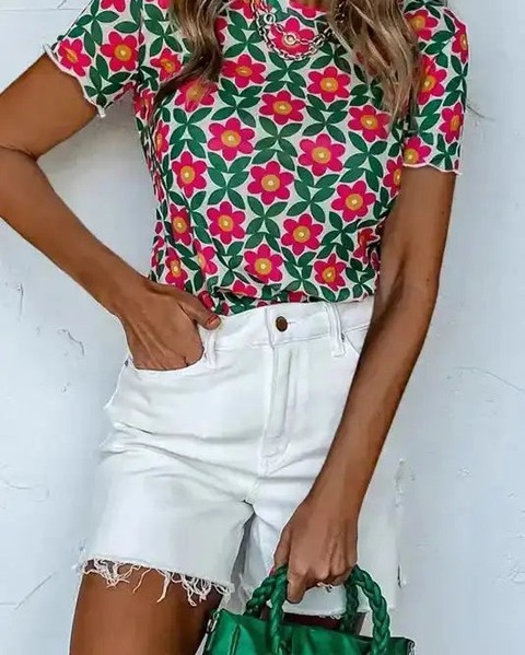 Retro florals are back and they're unapologetically bold.

This slim-fit top transforms the way you wear prints — the fiery red floral design instantly elevates your casual style with genuine vintage character. High-stretch fabric moves with you while the figure-flattering fit keeps everything looking polished.

Perfect for summer days when you want to feel confident and effortlessly stylish.

Only for £16.19.

#RetroFloral #SlimFitTop #FloralPrintTee #SummerStyle #FashionFitz