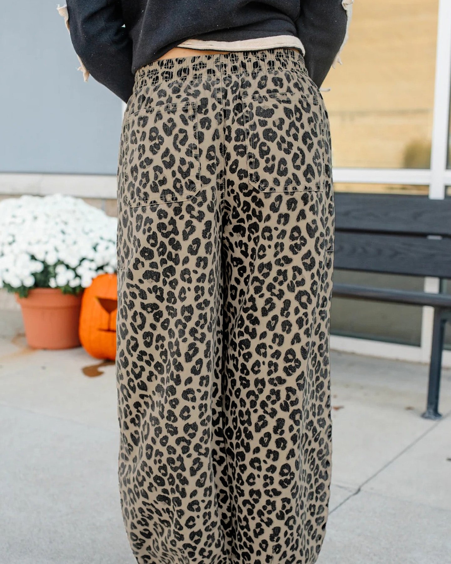 All-over leopard print meets timeless denim in one statement piece.

High waist, adjustable drawstring, and roomy pockets make this your new everyday essential. The loose fit gives you that effortless, relaxed vibe without compromising on style.

#LeopardPrintDenim #HighWaistJeans #WideLegjeans #AnimalPrintFashion #CasualStyle