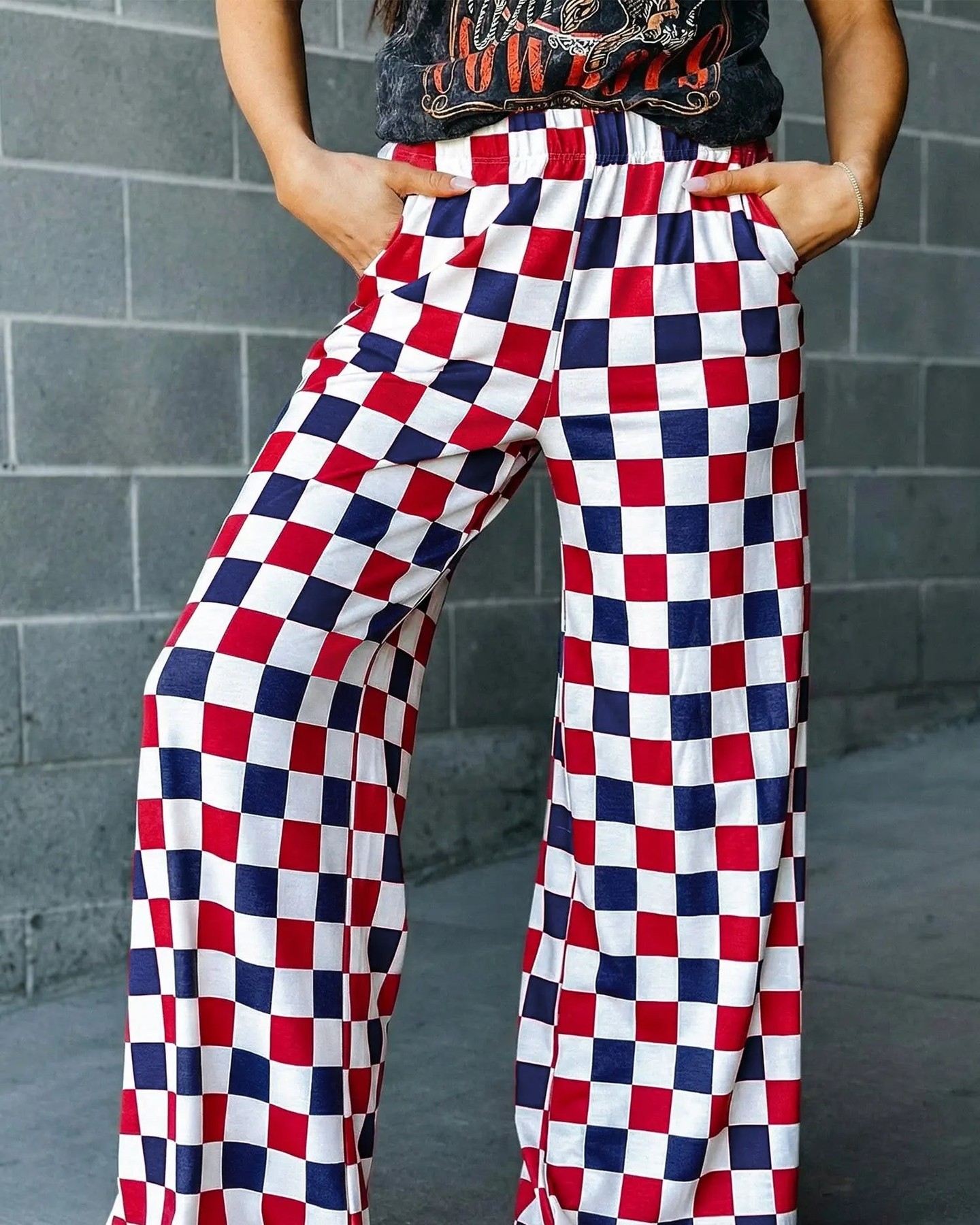 You slip on these trousers and instantly feel pulled together—that's the power of a perfect silhouette.

The 2-tone checked print gives instant retro charm, while the high waist defines your shape beautifully. Wide legs flow effortlessly with every step, creating that elongated, elegant look we all chase. And those side pockets? Finally, somewhere practical to stash your essentials.

Classic, versatile, endlessly stylish.

Now at £20.93.

#CheckedTrousers #HighWaistStyle #WideLegTrousers #RetroFashion #ClassicStyle
