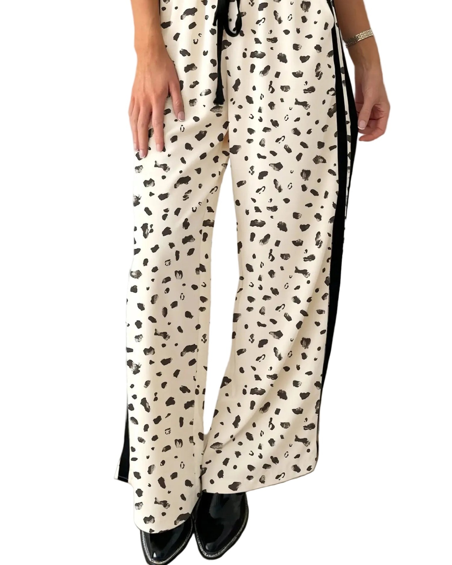 Your wardrobe needs a confidence boost. These Leopard Print Side Stripe Colourblock Wide Leg Trousers are the statement piece you've been waiting for — bold leopard print meets sleek sport-luxe stripes for a look that turns heads.

The drawstring waist keeps you comfy all day, while the loose wide leg gives you that effortless, fashion-forward vibe. Perfect for anyone ready to stand out.

Now at £31.01

#LeopardPrintTrousers #WideLegs #StatementStyle #FashionFitz #BoldAndBeautiful