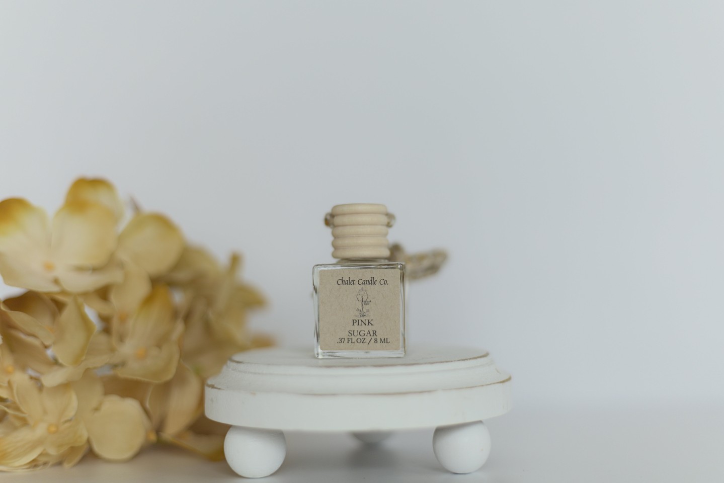 Morning coffee ritual interrupted by the sweetest strawberry-vanilla cloud drifting through your space.

Pink Sugar wraps you in refined cotton candy vibes—fruity top notes meet warm tonka and musk for that perfect balance of playful and sophisticated.

https://ssdlr.shop/l/10c68ca6

#PinkSugar #CarDiffusers #StringDiffuser #ChaletCandleCo #FragranceGoals