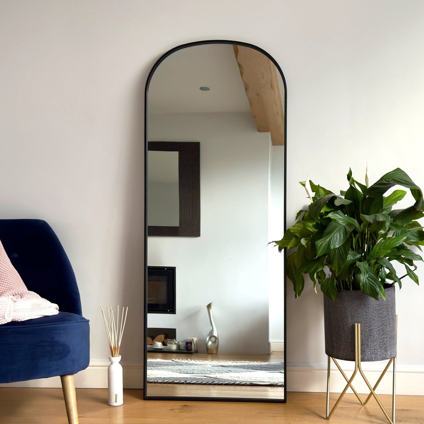 Striking black metal frames transform ordinary walls into gallery-worthy focal points.

The Yōko Gentle Arch Mirror brings architectural elegance to any room. Its refined curved silhouette catches light beautifully, making your space feel larger and more intentional.

150cm x 60cm of pure sophistication.

Available now for £149.95 at jobuhome.com/products/yoko-black-metal-gentle-arch-mirror-150cm-x-60cm

#ArchedMirror #InteriorDesign #ModernHome #HomeDecor #MirrorStyle

https://jobuhome.com/products/yoko-black-metal-gentle-arch-mirror-150cm-x-60cm