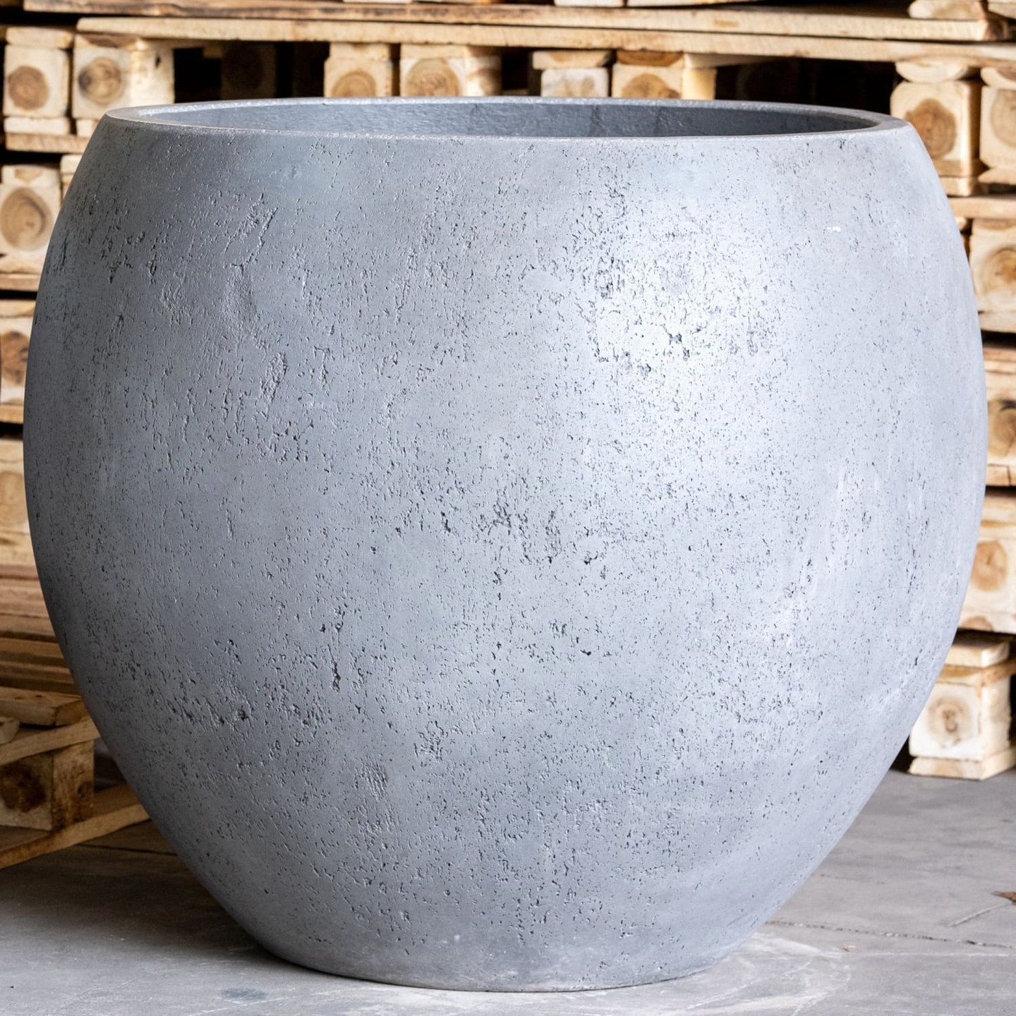 Statement pieces don't come bigger than this. The Orbello Onyx Dusk is a sculptural XXL planter that transforms any space into a gallery-worthy garden moment.

At 110cm wide, it commands attention. With 686L capacity, it holds trees and statement plants that actually *breathe*. Handcrafted from premium pigmented cement stone—no paint, no fading, just timeless beauty that weathers gracefully.

Works indoors or out. Frost-resistant. Built to last.

Available now for £1,299.95

https://jobuhome.com/products/orbello-extra-large-sphere-tree-planter-686l-round-pot-in-onyx

#StatementPlanter #GardenDesign #XXLPlanter #OutdoorLiving #LandscapeGoals