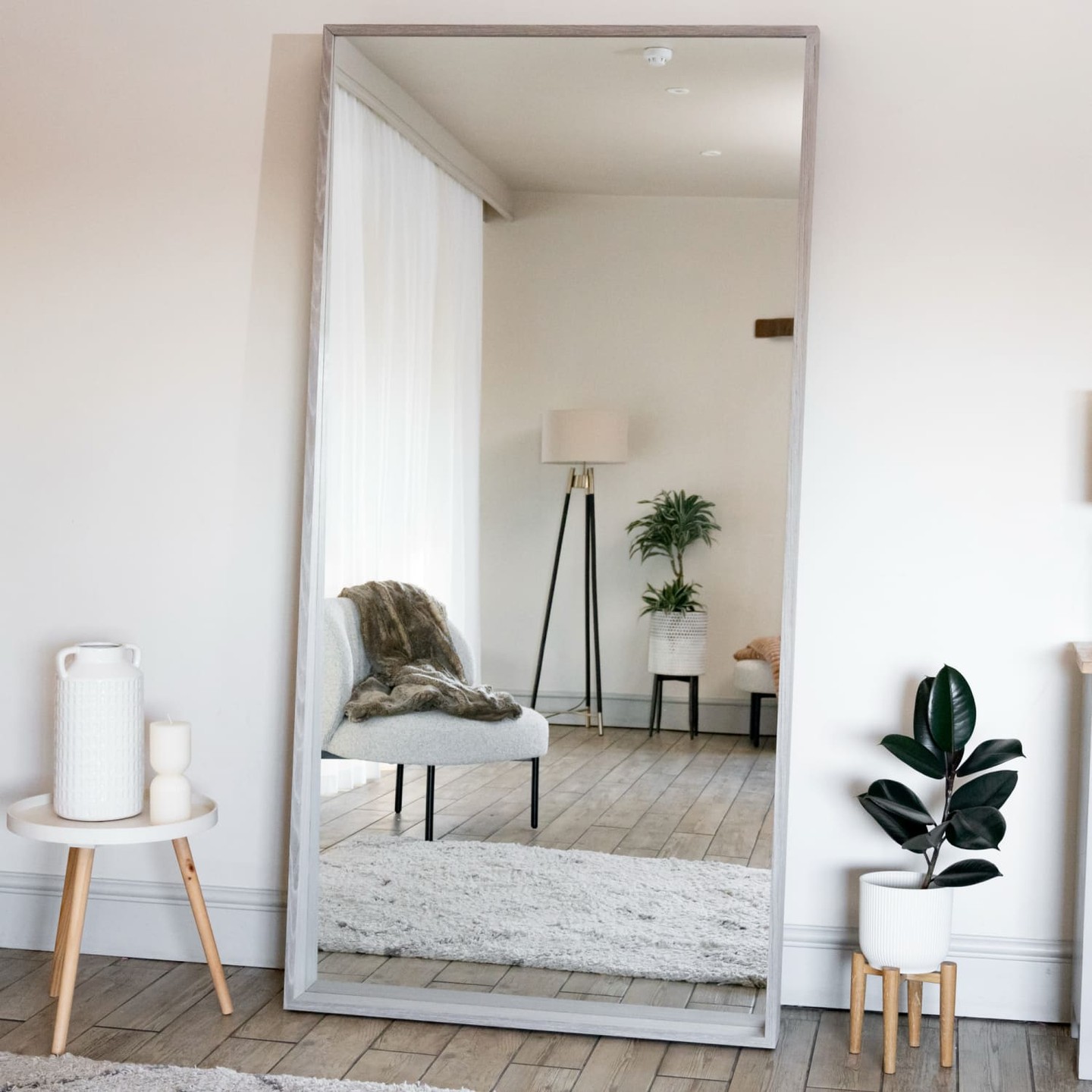 Ever struggle to find the right angle for a full-length mirror that actually works with your space?

The Hanaka Grey Oak Leaner Mirror solves that with its custom angled frame and generous 200cm x 100cm size. The soft grey oak finish brings understated elegance to any room—bedroom, hallway, or dressing area.

https://jobuhome.com/products/hanaka-full-length-grey-oak-rectangle-mirror-200cm-x-100cm

#FullLengthMirror #InteriorDesign #ModernHome #HomeDecor #GreyOakFinish