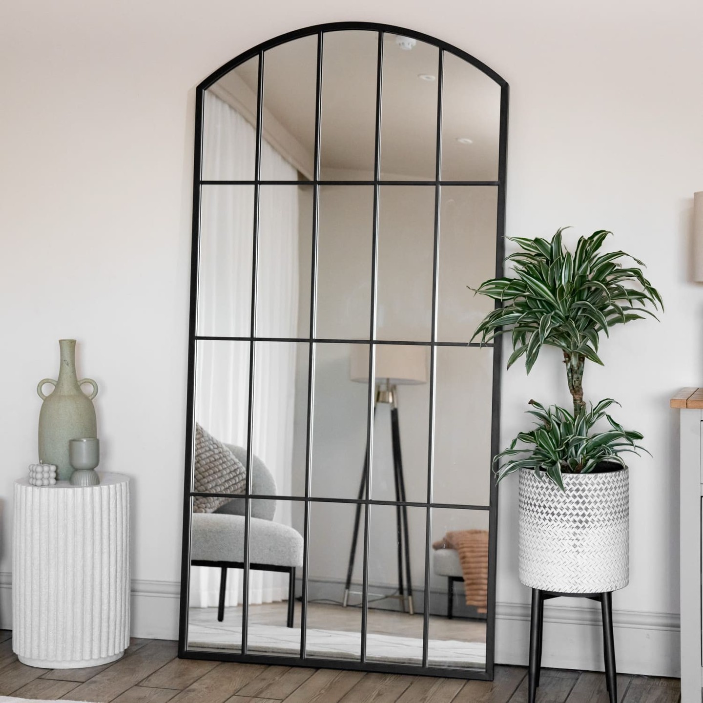 Arched mirrors transform cramped spaces into rooms that feel twice as big.

The Tomi mirror does exactly that. Its stunning lattice window design bounces natural light everywhere, making your home feel more open and airy. The sleek black metal frame adds modern elegance to any room—bedroom, hallway, living space, you name it.

Hand-welded joints mean zero visible seams. Just pure, premium craftsmanship.

At 180cm x 90cm, it's the statement piece your walls have been waiting for. Available now for £339.95.

Shop now: https://jobuhome.com/products/tomi-full-length-black-metal-arched-lattice-window-mirror-180cm-x

#MirrorDesign #InteriorStyle #HomeDecor #ModernLiving #StatementPiece