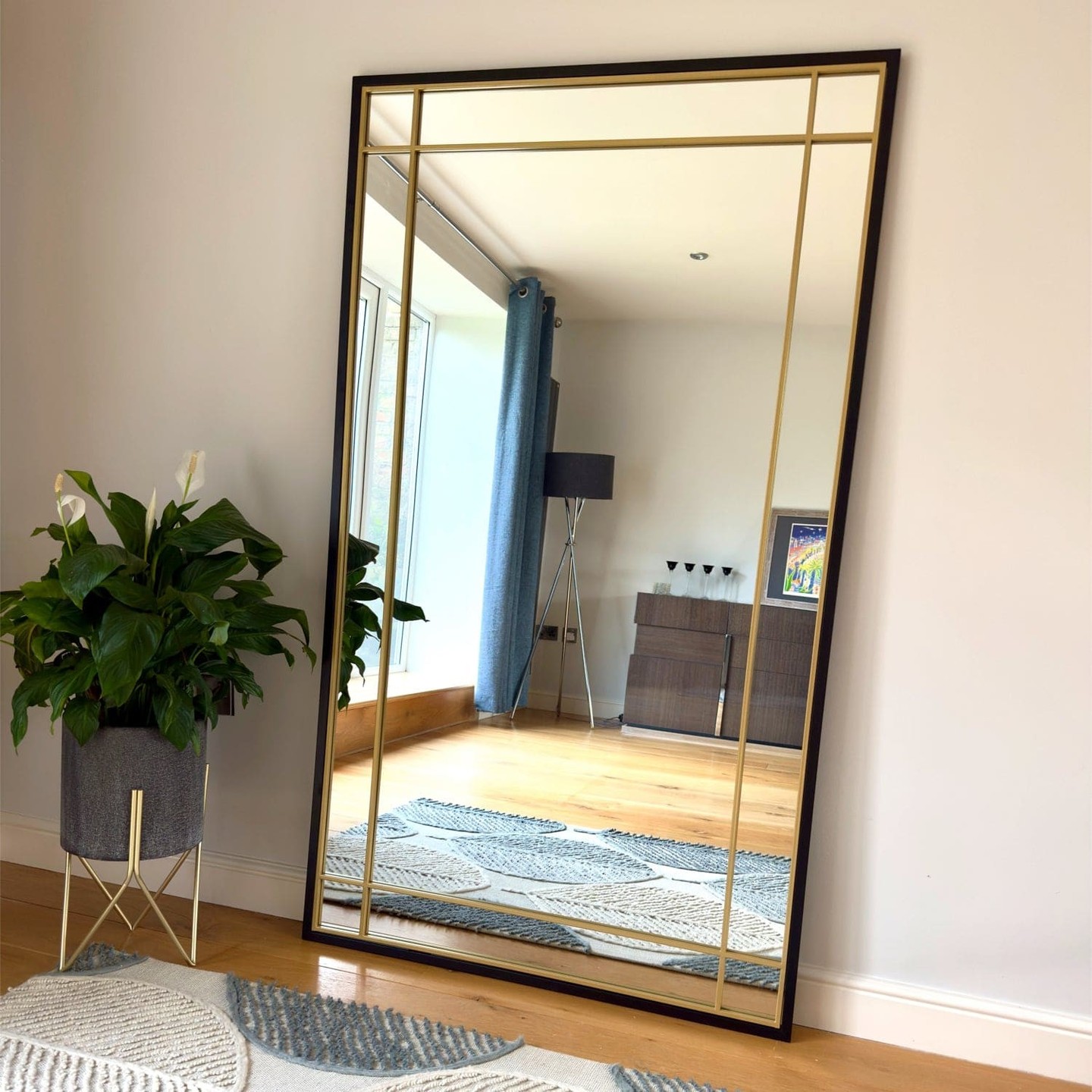 Your space is about to get a serious upgrade.

The Aimi mirror isn't just functional—it's a statement. At 180cm x 105cm, this full-length beauty gives you those complete head-to-toe reflections while adding instant luxury and depth to your room.

Hand-welded metal frame. Bold black finish. Elegant gold detailing. It's the kind of piece that makes your space feel intentionally designed.

Lean it against your bedroom wall, your dressing area, anywhere that needs a touch of sophistication. Available now for £339.95.

Shop the Aimi: https://jobuhome.com/products/aimi-full-length-black-gold-metal-rectangle-window-mirror-180cm-x

#StatementMirror #FullLengthMirror #InteriorDesign #HomeDecor #LuxuryLiving