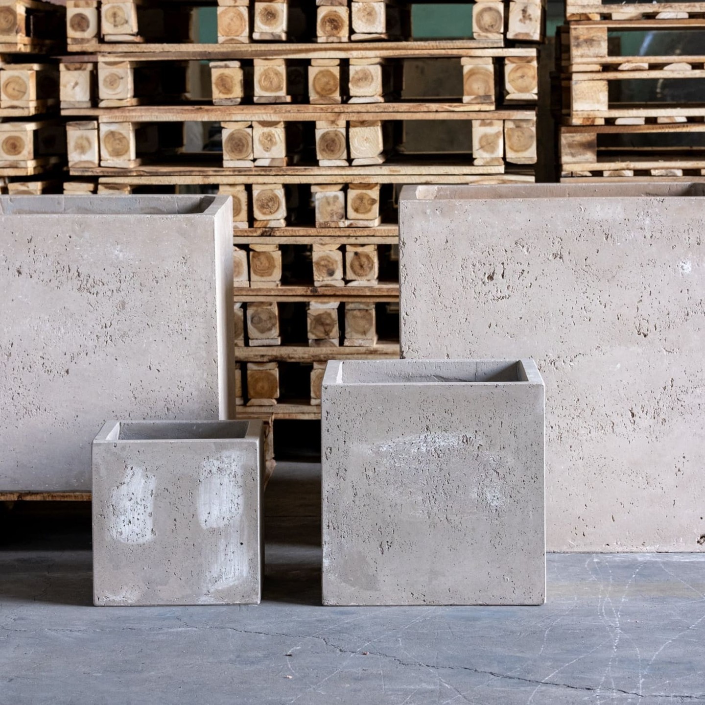 73% of plant lovers choose square planters for their modern aesthetic—and this one's a game-changer.

The Cubrosa Truffle planter brings that perfectly styled look to any space. Its warm taupe-brown finish complements your décor, while the compact 20cm cube sits beautifully on shelves, windowsills, or kitchen counters.

Perfect for herbs, succulents, and indoor plants. Available now for £29.95.

Shop here: https://jobuhome.com/products/cubrosa-truffle-20cm-medium-concrete-square-planter-4l-cube-plant-pot

#ModernPlanter #IndoorGreenery #PlantDecor #SquarePlanters #HomeStyle