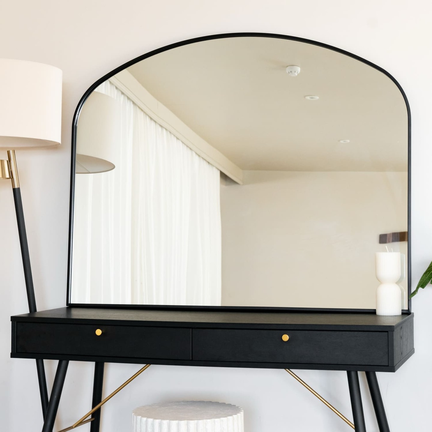 A sleek black frame catches the light as you walk past, reflecting your space in elegant proportion.

The Yōko gentle arch mirror transforms any room with its refined silhouette and contemporary edge. Perfect for bedrooms, entryways, or living spaces where style matters.

At 95cm x 120cm, it's spacious enough to make a real impact without overwhelming your walls. Available now for £199.95.

https://jobuhome.com/products/yoko-black-metal-gentle-arch-mirror-95cm-x-120cm

#ArchivedMirrors #BlackMetalMirror #HomeDecor #InteriorStyling #ModernHome