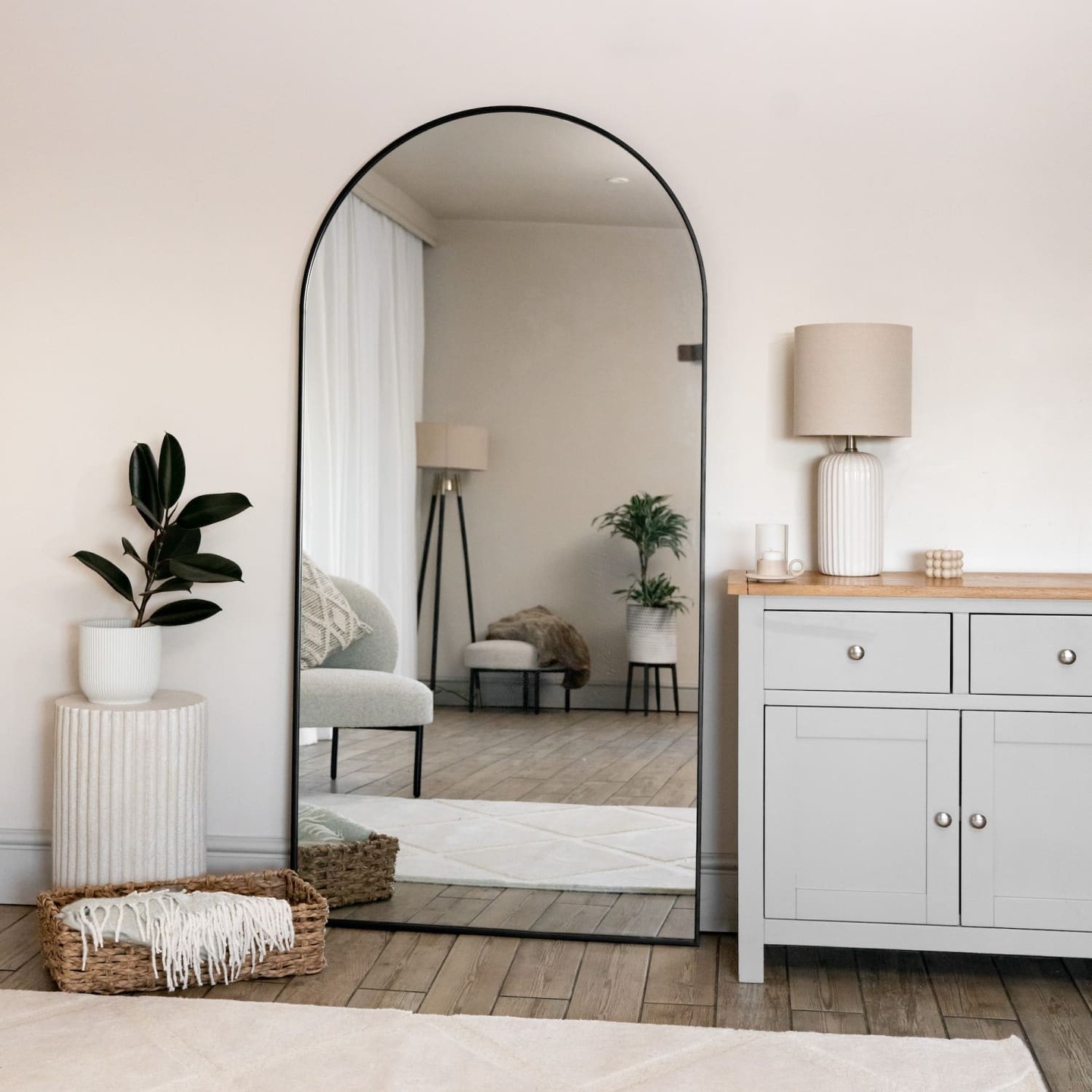 87% of interior designers choose arched mirrors to instantly elevate a room's visual impact—and the Akiko proves why.

This full-length 180cm beauty captures your entire reflection while adding architectural elegance to any space. The matte black frame is pure minimalism meets sophistication.

Transform your hallway, bedroom, or living room into something gallery-worthy. Available now for £239.95.

https://jobuhome.com/products/akiko-full-length-black-metal-arched-mirror-180cm-x-90cm

#ArchedMirror #InteriorDesign #StatementMirror #HomeDecor #ModernMinimalism