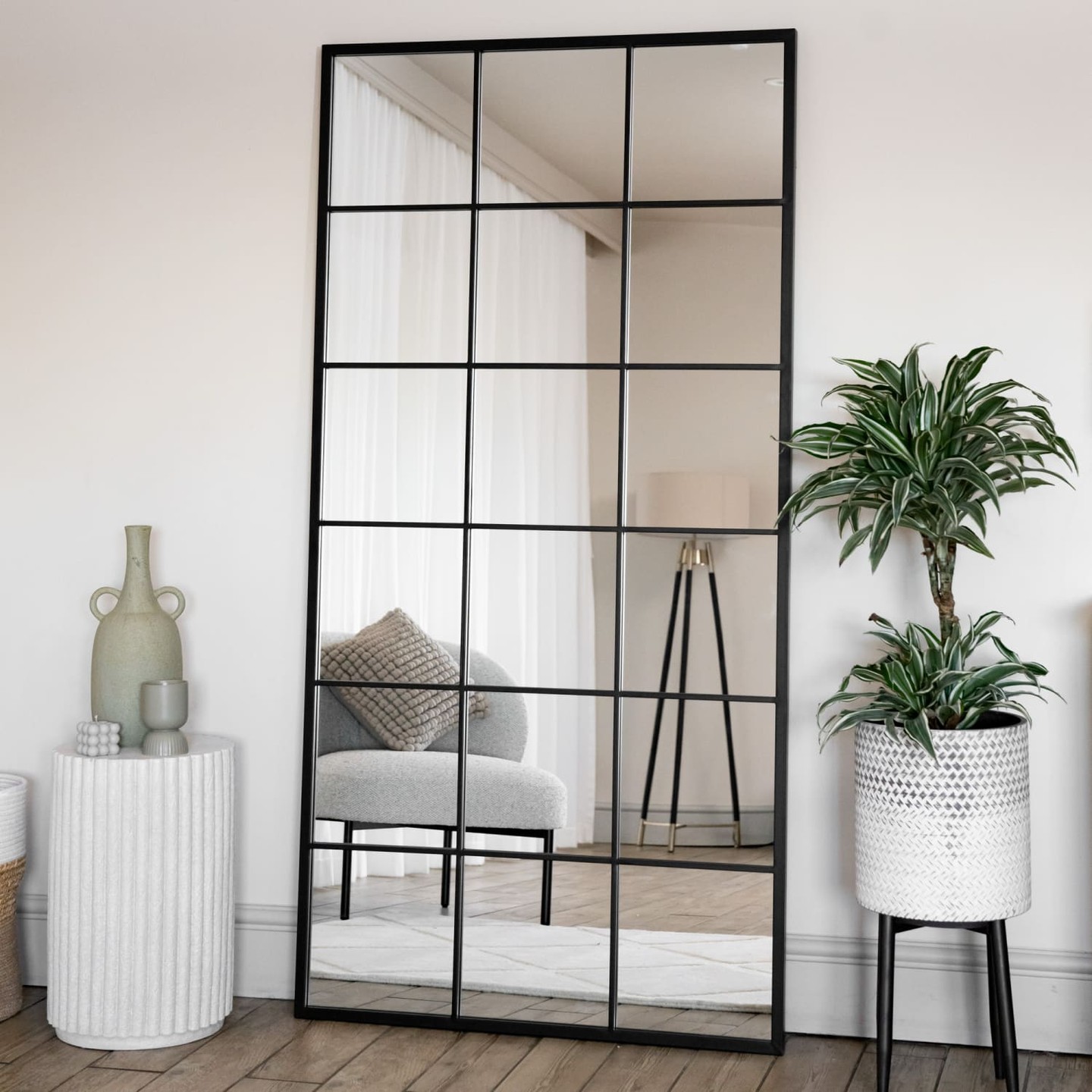 Your space needs more light and dimension. The Kyō mirror brings instant depth to any room with its bold black frame and generous 180cm x 90cm size. Perfect for modern interiors, it reflects light beautifully while adding a striking focal point to your walls.

Available now for £299.95

https://jobuhome.com/products/kyo-full-length-black-metal-rectangle-lattice-window-mirror-180cm

#MirrorDesign #HomeDecor #InteriorStyling #StatementMirror #ModernHome