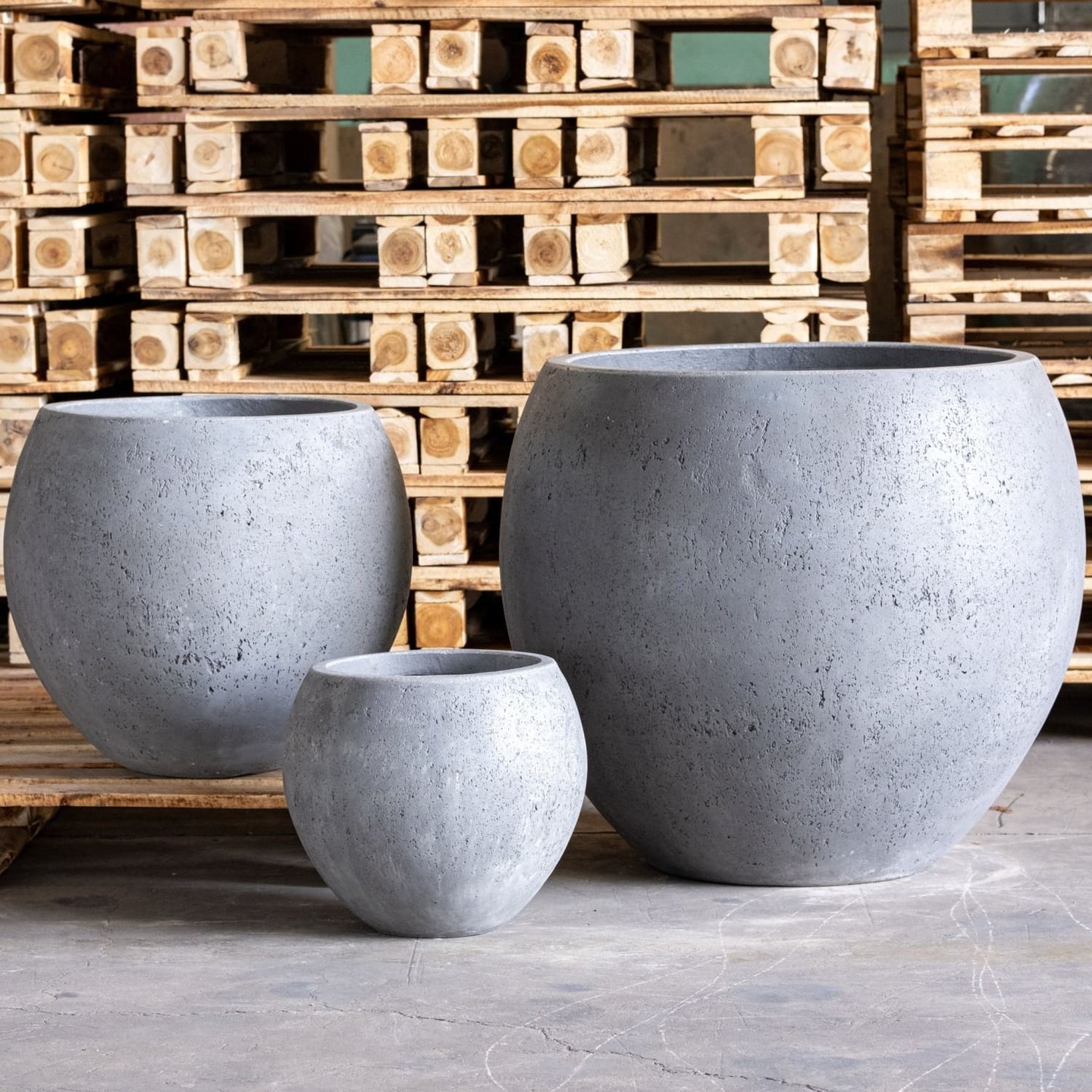 Your garden deserves a statement piece that lasts. The Orbello Onyx Dusk sphere planter brings sculptural elegance to any space—indoors or out.

Hand-crafted from pigmented cement stone with no paint to fade. 25L capacity holds herbs, flowering plants, and compact shrubs beautifully. Frost and UV-resistant, it's built to stay stunning season after season.

https://jobuhome.com/products/orbello-onyx-dusk-small-sphere-planter-for-plants-shrubs-25l

#ConcreteDecor #GardenDesign #PlantPots #OutdoorLiving #HomeStyle