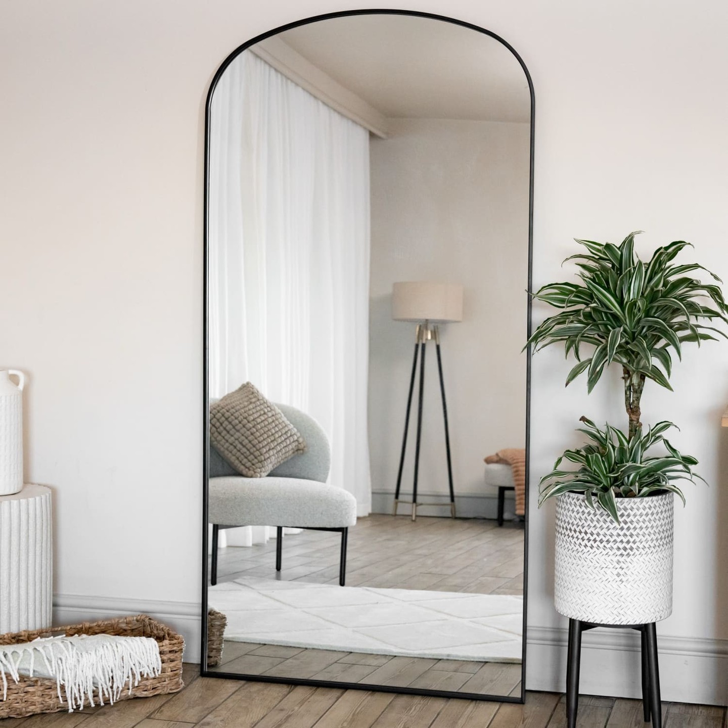 87% of interior designers use oversized mirrors to instantly transform a room—and this beauty does exactly that.

The Yoko mirror brings architectural drama with its gentle arch and sleek black frame. At 180cm x 90cm, it's the statement piece your space has been craving.

Makes rooms feel bigger, brighter, and more luxe. Available now for £239.95.

Shop the Yoko mirror here: https://jobuhome.com/products/yoko-full-length-black-metal-gentle-arch-mirror-180cm-x-90cm

#ArchedMirror #InteriorDesign #StatementMirror #HomeDecor #ModernMirror