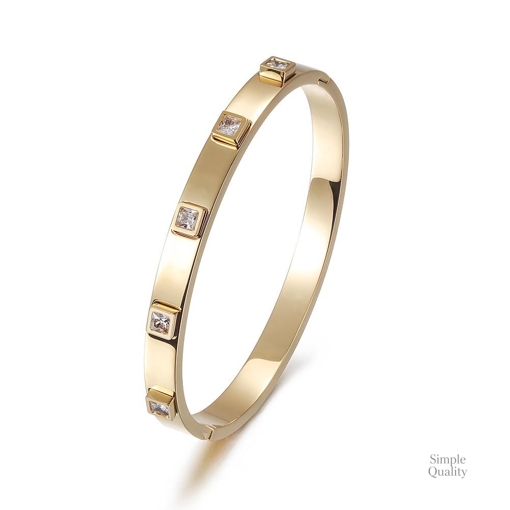Shiny things aren't just for special occasions! ✨

Our Metal Stone Hinged Bangle is the perfect everyday accessory that makes a statement without saying a word. 

Crafted from surgical stainless steel, it's hypoallergenic and will never rust or tarnish. Wear it from sunrise to sunset without a worry!

Ready to elevate your style? Available now for £51.36. 

👉 Grab yours here: https://simplequality.org/products/metal-stone-hinged-bangle 

#FashionStatement #EverydayElegance #SummerStyle #Bangles #JewelryLovers