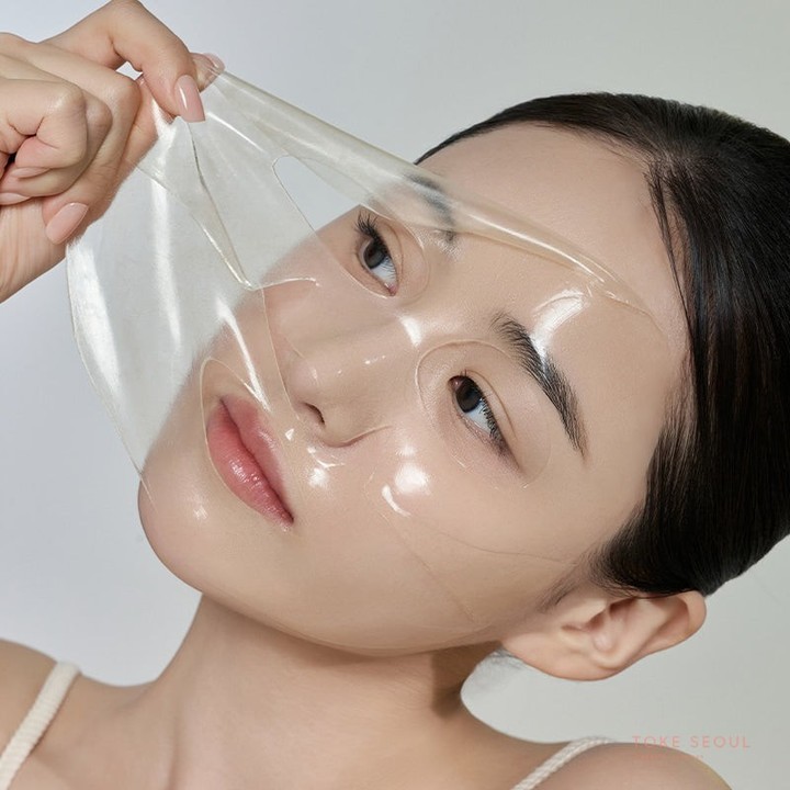 Te despiertas y tu piel luce apagada, sin ese brillo que tanto deseas.

La mascarilla Radiant Vita Niacinamide Real Deep Mask de Biodance cambia todo eso. Con niacinamida y glutatión, ilumina desde la primera aplicación, unifica el tono y minimiza manchas. Su fórmula suave con agua de piña refina la textura sin irritar.

Piel radiante en minutos.

#MascarillaKBeauty #NiacinamidaMask #PielRadiante #Biodance #CuidadoPiel