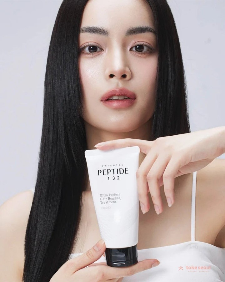 Tu cabello merece una segunda oportunidad.

El Peptide-132 Ultra Perfect Hair Bonding Treatment de COSRX repara desde adentro, devolviendo fuerza y suavidad a cada fibra. 

Ideal si tu cabello está dañado por color, calor o decoloración. Sella la cutícula, hidrata profundamente y deja un tacto increíblemente manejable.

#TokeSeoul #KBeautyCanarias #CosmeticaCoreanaCanarias #SkincareCanarias #KBeauty #KoreanSkincare #RutinaCoreana #CuidadoFacial #PielGlow #PielSana #BeautyCanarias #SinAduanas #EnvioCanarias #ElGlowLlegaACanarias
