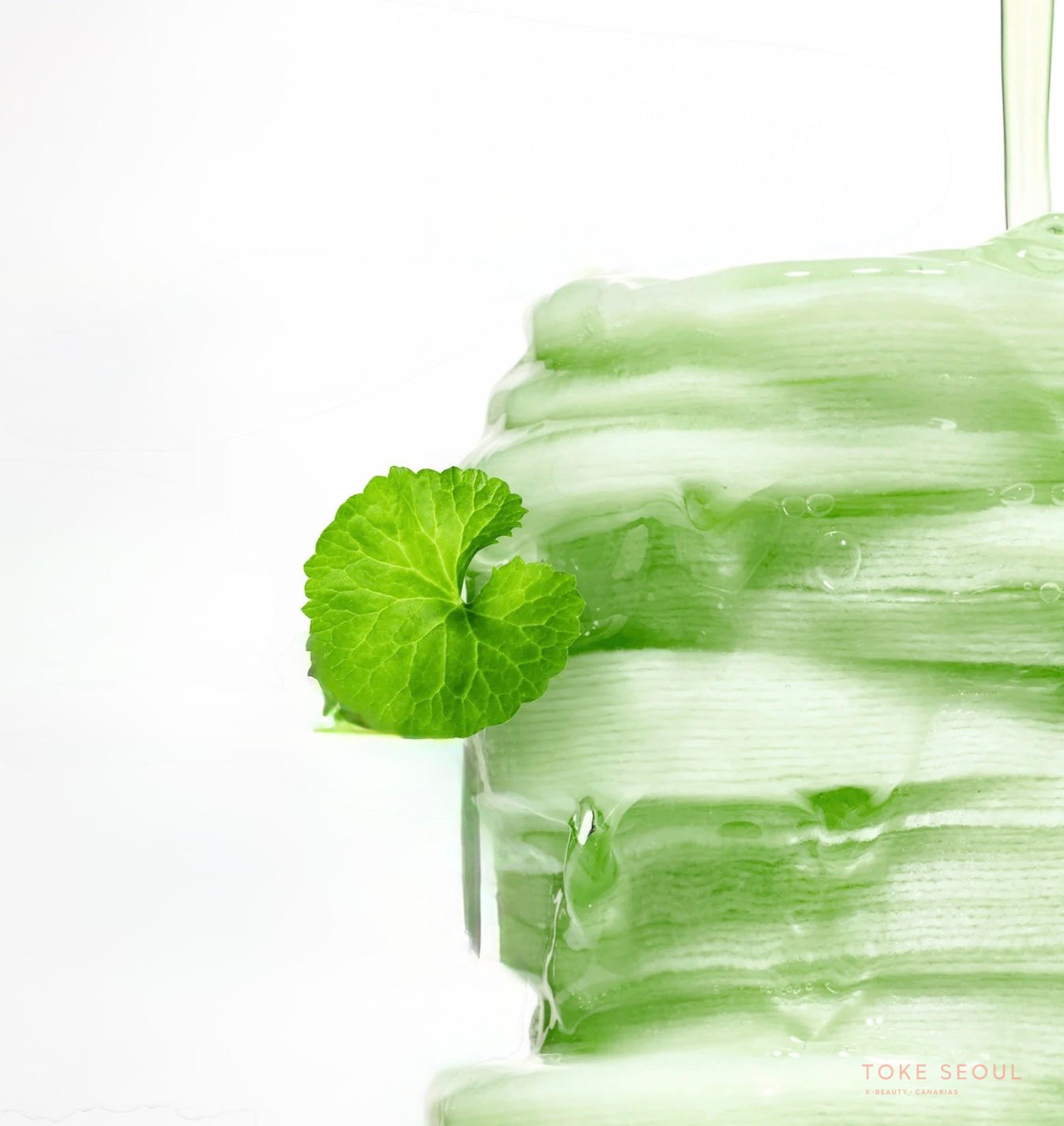 Un disco pasa por tu piel y de repente sientes esa calma instantánea que necesitabas.

Los Azelaic 10 Hyaluron Redness Soothing Pad de Anua trabajan en serio: reducen rojeces, calman la irritación y tonifican, todo sin maltreatar tu piel sensible.

Resultado: hidratación profunda, barrera cutánea más fuerte y ese brillo fresco que solo da la piel descansada.

Un solo gesto. Múltiples beneficios.

Disponibles ahora por €29,30 en 

#TokeSeoul #KBeautyCanarias #CosmeticaCoreanaCanarias #SkincareCanarias #KBeauty #KoreanSkincare #RutinaCoreana #CuidadoFacial #PielGlow #PielSana #BeautyCanarias #SinAduanas #EnvioCanarias #ElGlowLlegaACanarias