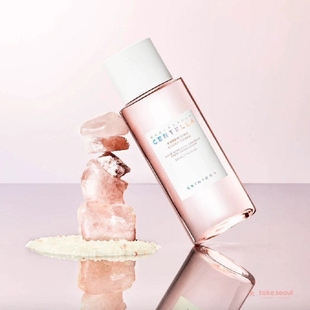 Tu piel merece un tónico que realmente funcione.

El Poremizing Clear Toner de Skin1004 te ayuda a limpiar profundamente y refinar tu cutis, dejándolo más suave y radiante.

Formulado con ingredientes suaves, es perfecto para todo tipo de piel y seguro incluso durante el embarazo.

#TokeSeoul #KBeautyCanarias #CosmeticaCoreanaCanarias #SkincareCanarias #KBeauty #KoreanSkincare #RutinaCoreana #CuidadoFacial #PielGlow #PielSana #BeautyCanarias #SinAduanas #EnvioCanarias #ElGlowLlegaACanarias